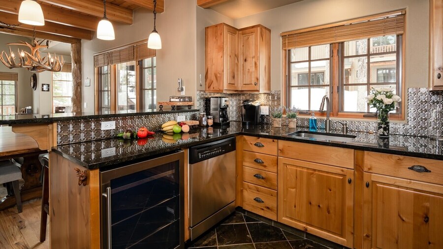 5 Hidden Trail 4 Bedroom Home by Moonlight Basin Lodging