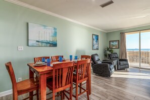 Apartamento, 4 habitaciones | Restauración