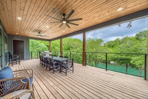 Outdoor dining - Luxurious Guadalupe Riverfront at Horseshoe Falls! 2 beautiful decks, firepit (Canyon Lake)