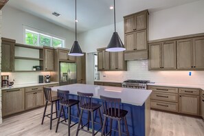 Fridge, microwave, oven, stovetop - Luxurious Guadalupe Riverfront at Horseshoe Falls! 2 beautiful decks, firepit (Canyon Lake)