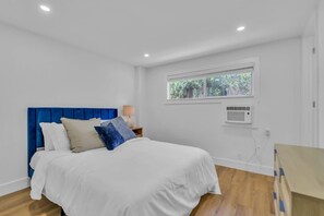 1 slaapkamer, een strijkplank/strijkijzer, wifi, beddengoed