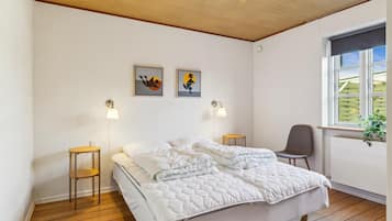 Basic House | 2 bedrooms, iron/ironing board, free WiFi