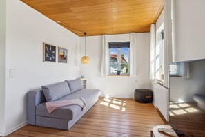 Basic House | 2 bedrooms, individually furnished, iron/ironing board, free WiFi