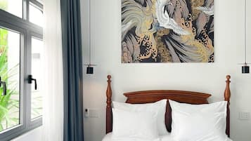 Deluxe Apartment, 1 Bedroom, Ensuite | 1 bedroom, desk, soundproofing, iron/ironing board