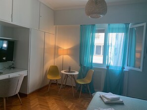 1 chambre, bureau, fer et planche à repasser, Wi-Fi