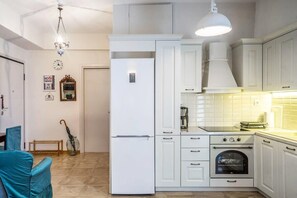 Apartment | Private kitchen | Oven, toaster, cookware/dishes/utensils - Lovely 1 Bd apt in Kalithea with Balcony (Kallithea)