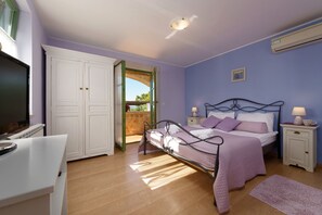 7 bedrooms, iron/ironing board, free WiFi, bed sheets