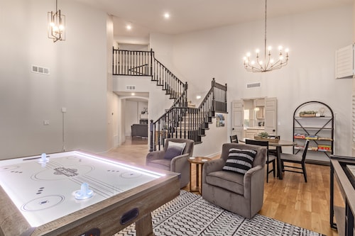 Heated Saltwater Pool • King Beds • Putting Gr •  Mt Views • Game Rm • Sleeps 11
