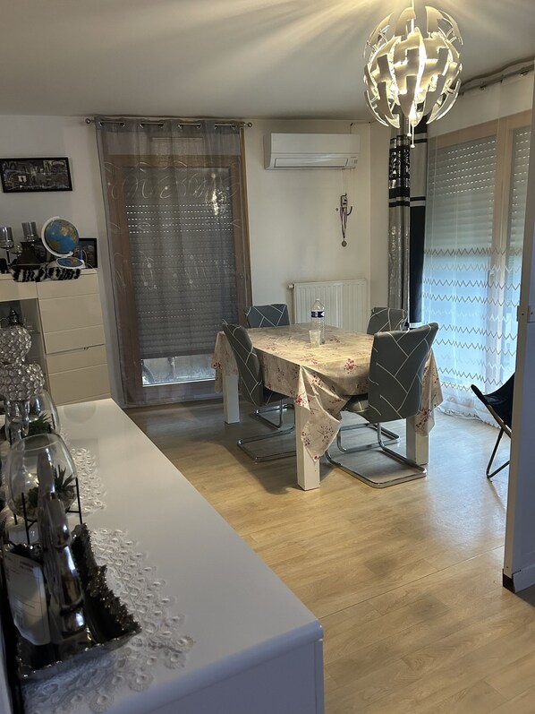 Dining - BON Vivre A Saint Denis (Saint-Denis)