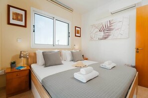 2 Schlafzimmer, Schreibtisch, Bügeleisen/Bügelbrett, WLAN