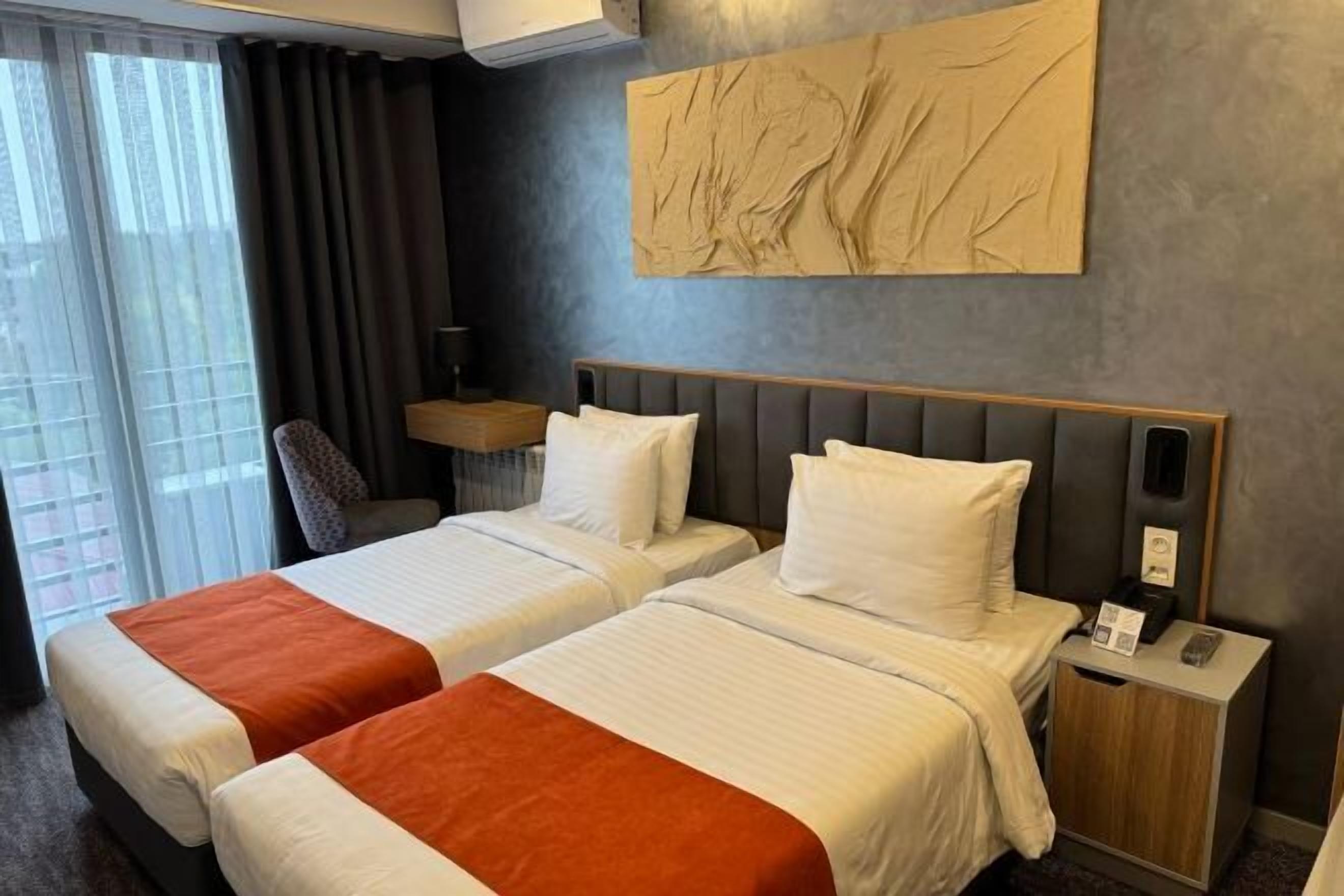 Minibar, safe på rommet, individuelt innredet og blendingsgardiner