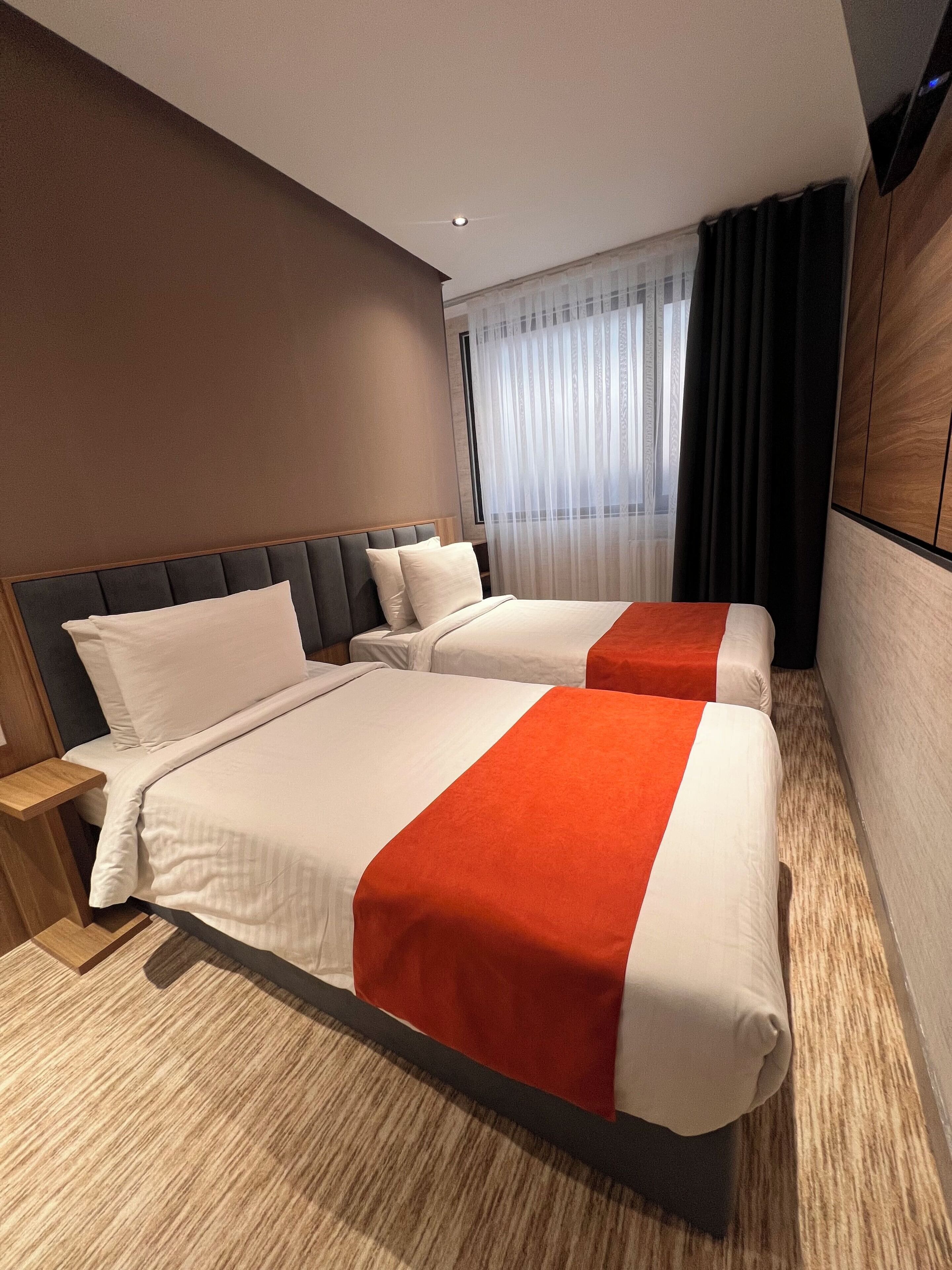 Camera Economy con 2 letti singoli | Minibar, una cassaforte in camera, con arredamento individuale