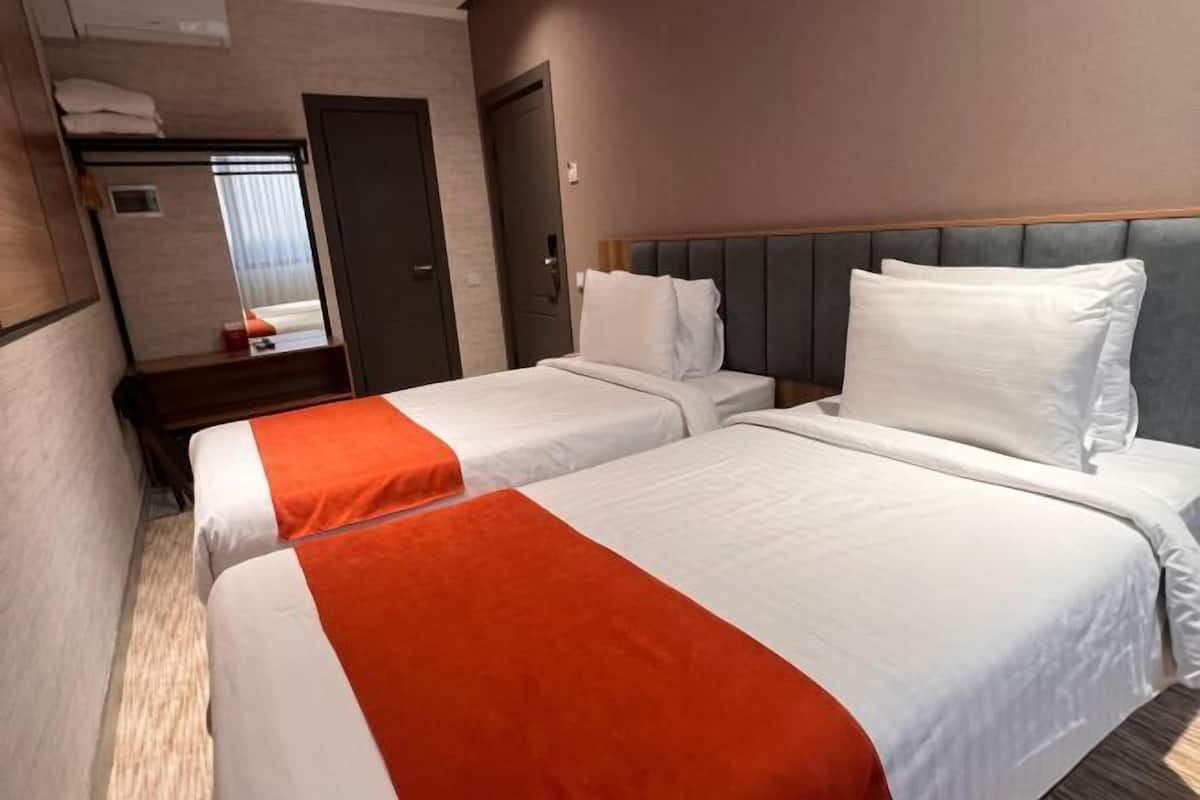 Minibar, caja de seguridad en la habitación y muebles diferentes