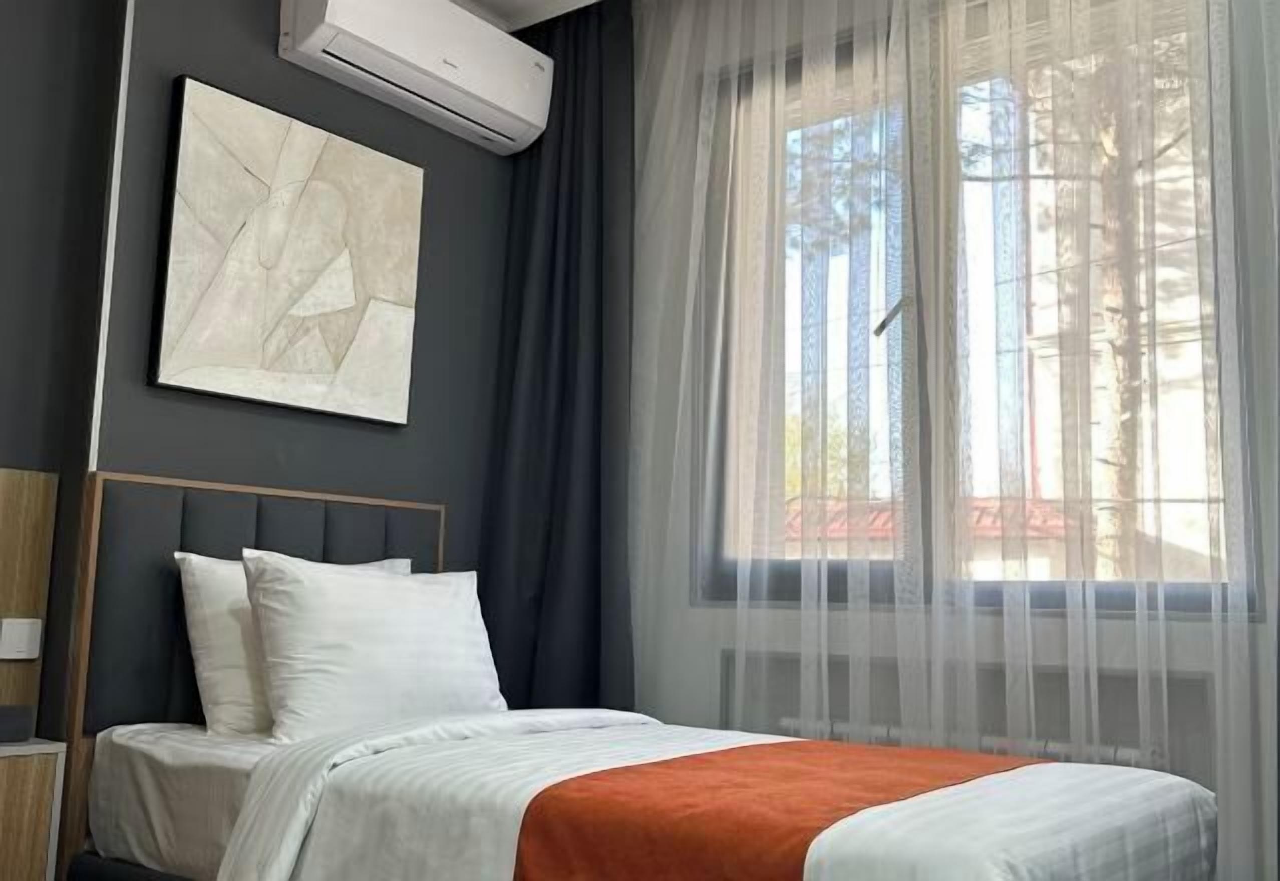 Minibar, safe på rommet, individuelt innredet og blendingsgardiner