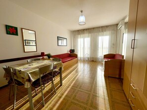 Interior - Cozy studio with balcony-Beahost (Porto Santa Margherita)
