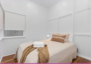 5 bedrooms, free WiFi, bed sheets