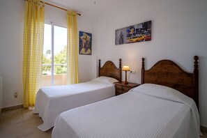 2 Schlafzimmer, Schreibtisch, Bügeleisen/Bügelbrett, kostenloses WLAN