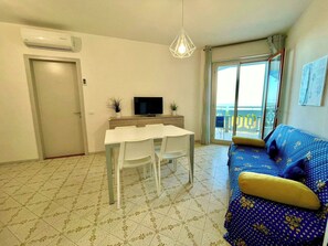 Interior - Beachfront flat with sea view (Porto Santa Margherita)