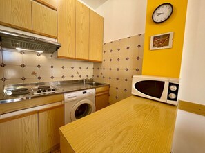Fridge, microwave, stovetop, cookware/dishes/utensils