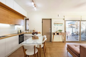 Fridge, stovetop, coffee/tea maker, toaster