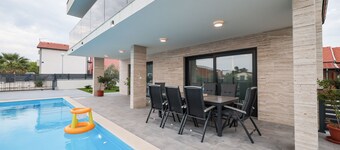 Luxury villa Marko, family-friendly and pet-friendly modern villa near sea.