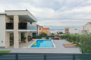 Pool - Luxury villa Marko, family-friendly and pet-friendly modern villa near sea.

 (Vir)