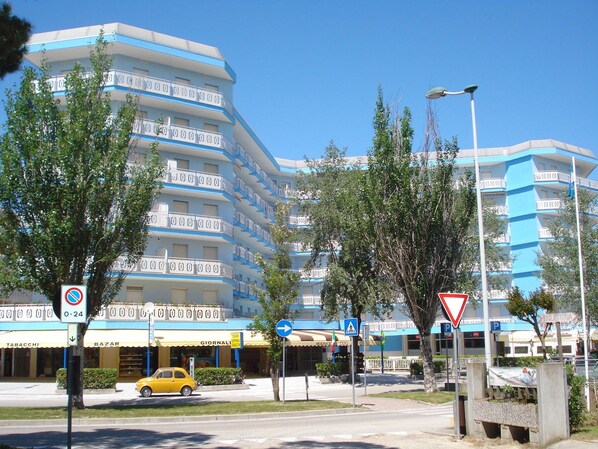 Esterni