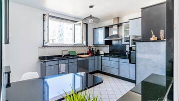 Réfrigérateur, micro-ondes, four, lave-vaisselle