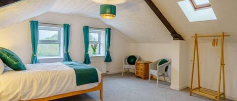 2 bedrooms, iron/ironing board, travel cot, free WiFi