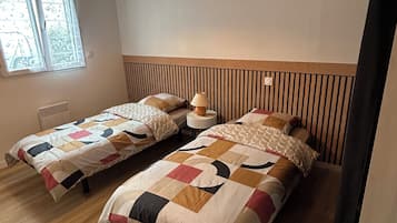 2 bedrooms, iron/ironing board, free WiFi, bed sheets