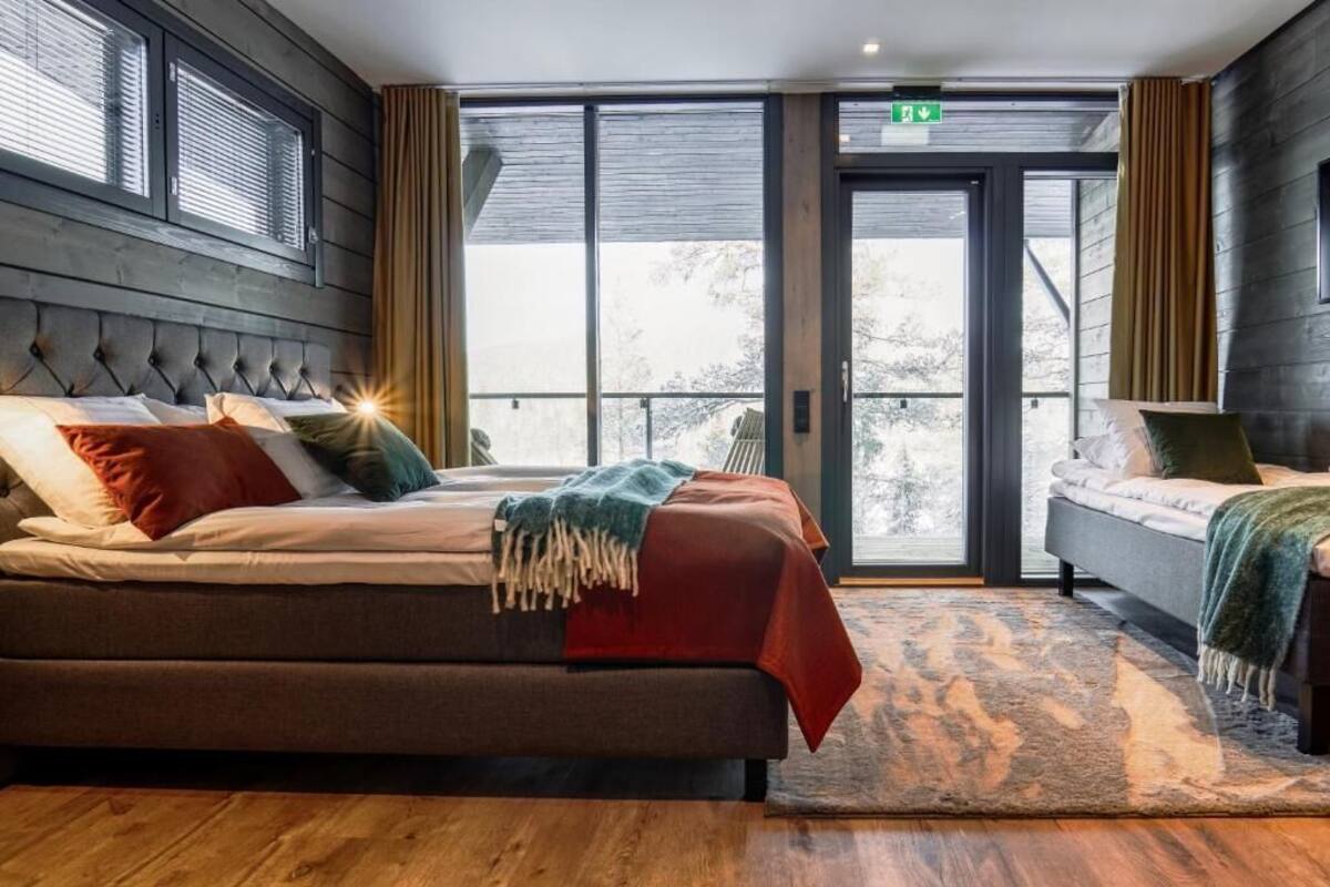 Apartamento superior, sauna, vistas al lago | 1 dormitorio, ropa de cama de alta calidad, cortinas opacas