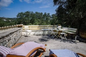 Outdoor dining - Hausmadianos - App (Gaios)