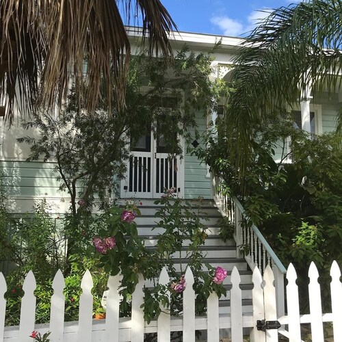 Olivette - 1886 Cottage - Pet Friendly with Pool