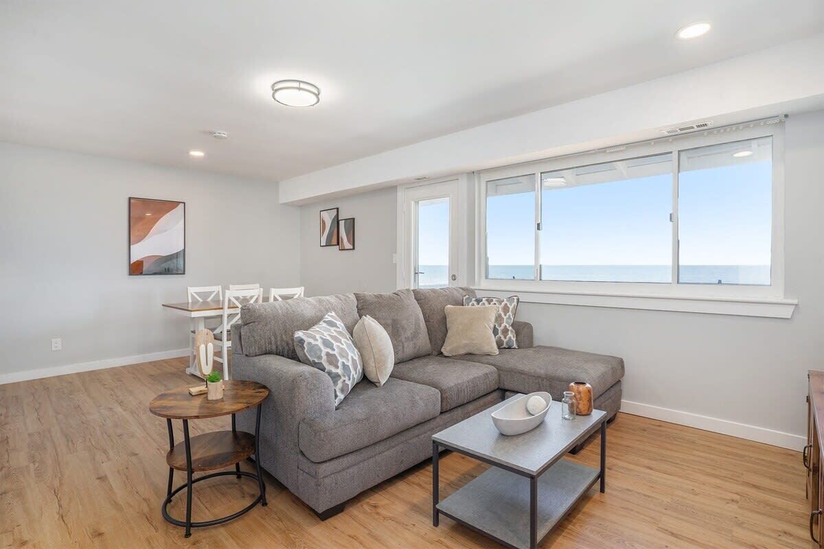 *Waterview* Ocean View Suite on the Beach