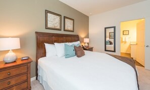 3 slaapkamers, een strijkplank/strijkijzer, gratis wifi, beddengoed