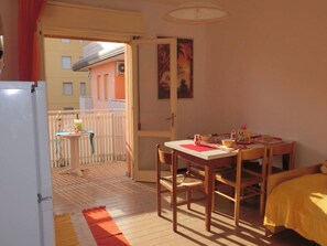 Dining - Comfy one-bedroom apartment with balcony and lift (Bibione)