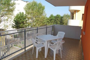 Outdoor dining - Flat near the beach, perfect for up to 6 guests (Bibione)