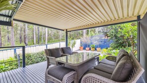 Outdoor dining - Safety Beach Cottage (Safety Beach)