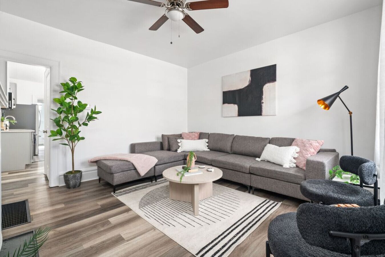 Pewter & Blush: Stylish and Warm Townhome in Central Columbus with 2BD and 2 BA