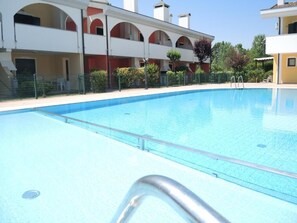 Pool - Apartment with shared pool for 5 guests (Bibione)