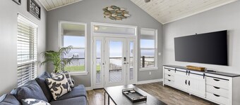 Cozy Bay House w/ Heated Spool + Pier