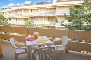 Outdoor dining - Modern flat with terrace-Beahost (Bibione)