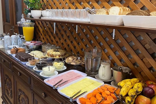 Free daily buffet breakfast