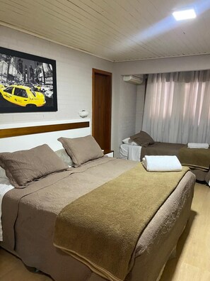 Phòng 4 Deluxe | Minibar, truy cập Internet không dây miễn phí, bộ trải giường 