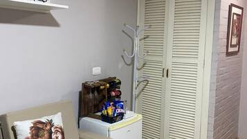 Quarto quádruplo luxo | Frigobar, Wi-Fi de cortesia, roupa de cama