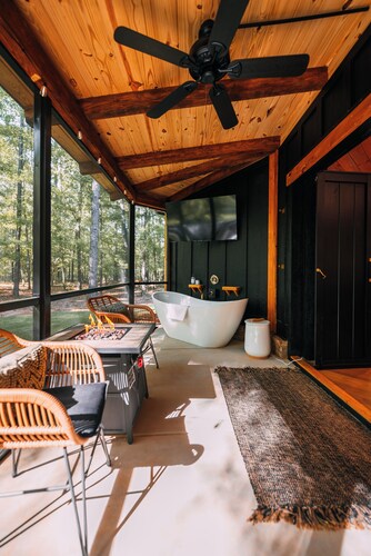 Only 10 minutes from I75 and the Ga National Fairgrounds in Perry