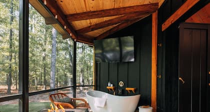 Only 10 minutes from I75 and the Ga National Fairgrounds in Perry