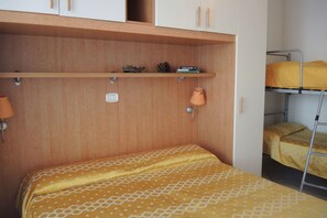 1 bedroom, internet - Renewed flat in a seafront building with pool (Bibione)