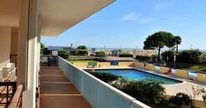 Pool - Beachfront colourful flat with swimming pool (Bibione)