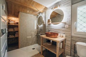 Bruser, hårtørrer, håndklæder, Sæbe